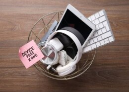 Digital Detox Challenges: Can You Survive a Week Without Screens?